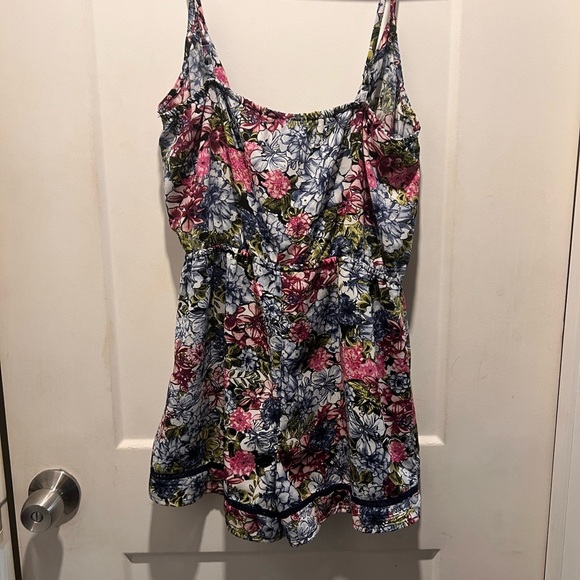 Romper size M. Pre loved, very cute! - Picture 2 of 4